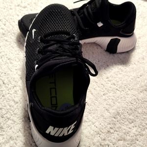 Nike Free Metcon 4 Training Athletic Running Shoes Women's size 8.5 Black White